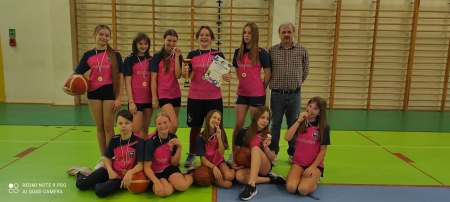 Medale dziewcząt na mistrzostwach powiatu w p. koszykowej