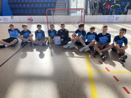 Mistrzowie regionu B w unihokeju.